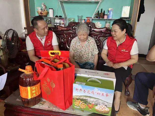 2036438143074299904.webp △肇庆新奥燃气有限公司党总支“七一”到基层开展走访。