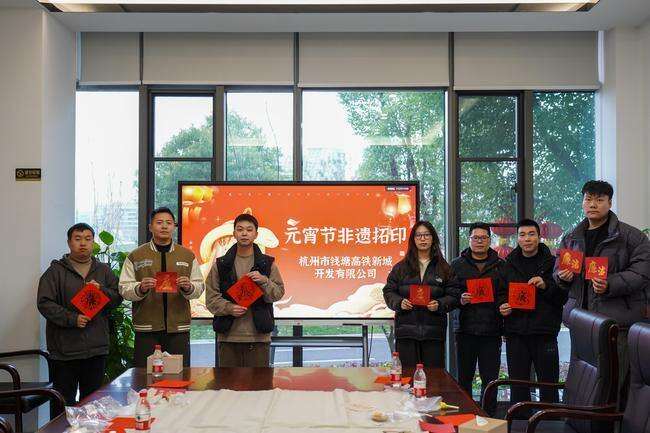 巧手拓印,非遗述“廉”.jpg