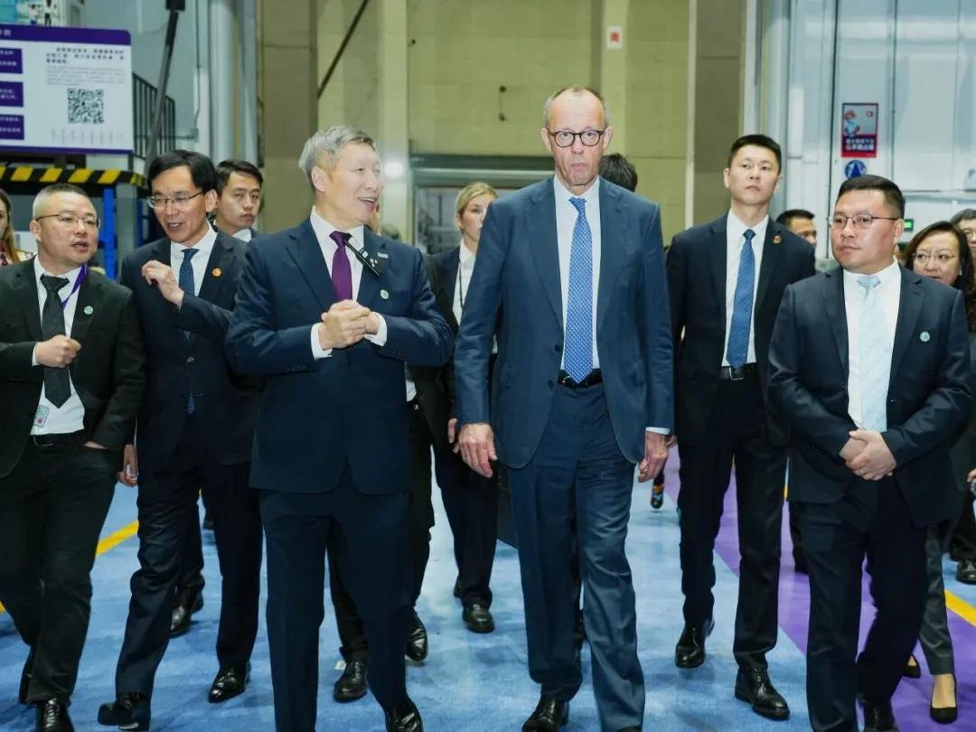 2027264947477467136.webp 图片