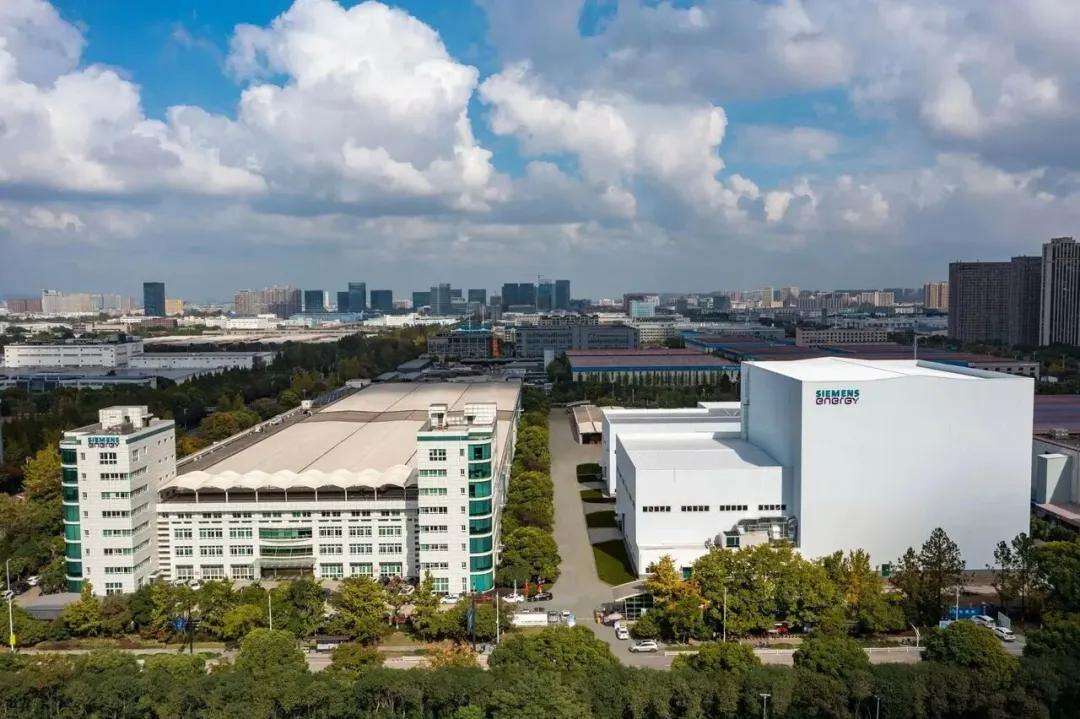 2027264947427135488.webp 图片