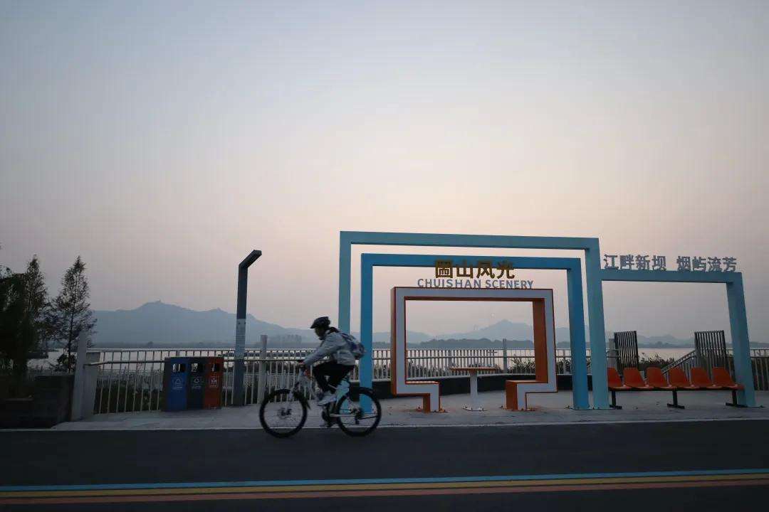 2049795850044907520.webp 图片