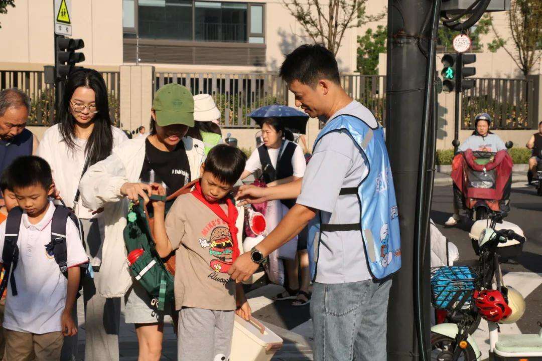 1968148931867000832.webp 图片