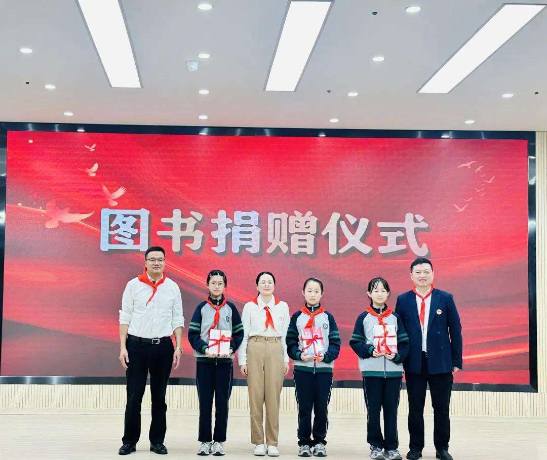 2046897431034929152.webp 图片