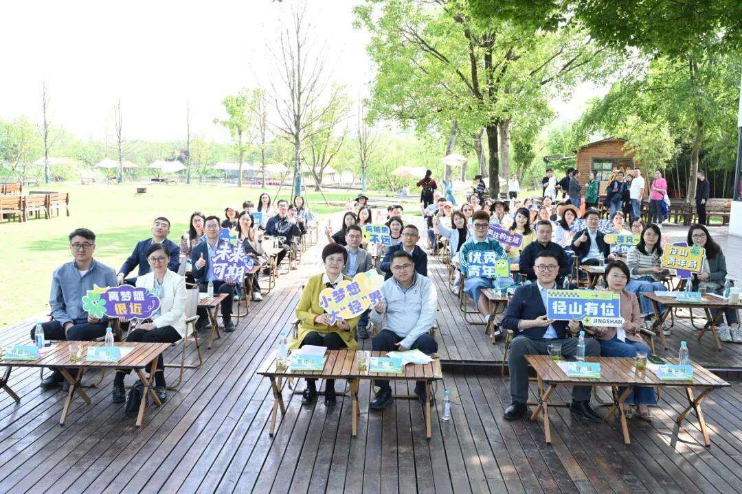 2047684762151100416.webp 图片