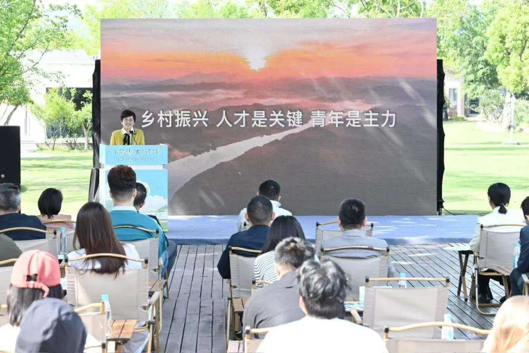 2047684762092380160.webp 图片